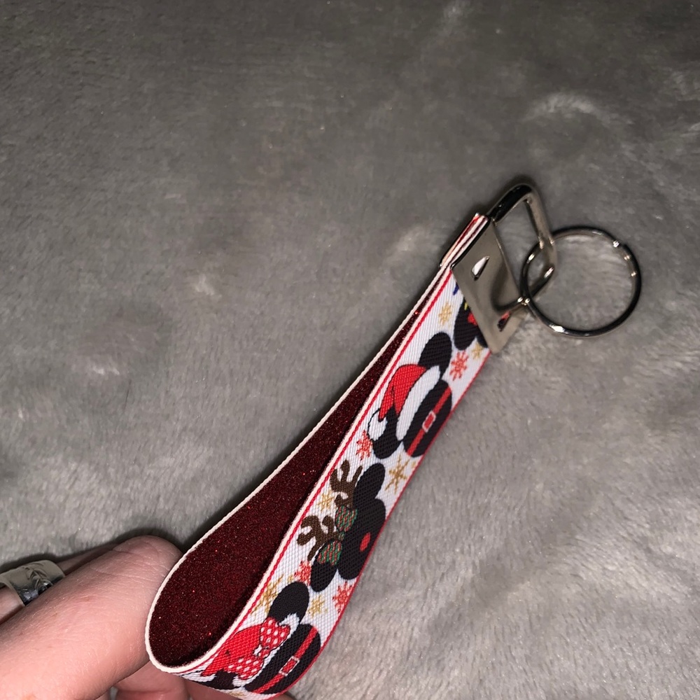 Minnie Mouse Keychain - Picture 2 of 2